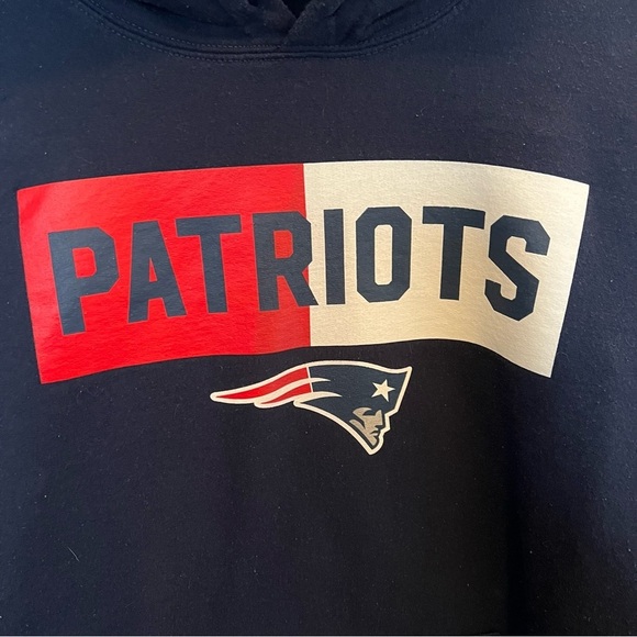 New England Patriots Hoodie Men’s L Navy Blue Red‎ Sweatshirt NFL Pullover - Picture 2 of 5